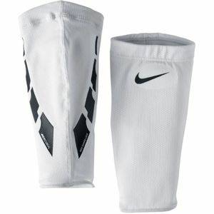 Nike guard lock elite scheenbeschermer sleeves in de kleur wit. Scheenbeschermers Nike